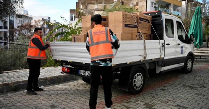 KUŞADASI BELEDİYESİ'NİN KIŞ DESTEĞİ SOBA YARDIMI İLE SÜRÜYOR