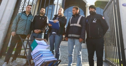 MERYEM ANA EVİ OTOPARKI İÇİN TOPLANAN İMZALAR TESLİM EDİLDİ