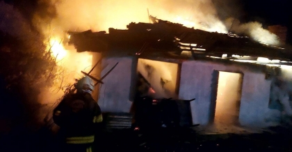 METRUK EV ALEVLERE TESLİM OLDU