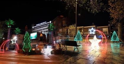 MEYDANLAR YENİ YILA HAZIR