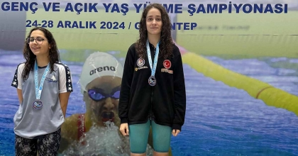 MANİSALI MİLLİ YÜZÜCÜ ADA ÖZTÜRK'TEN BÜYÜK BAŞARI