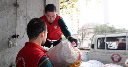 MENTEŞE BELEDİYESİ’NDEN İHTİYAÇ SAHİPLERİNE YAKACAK YARDIMI