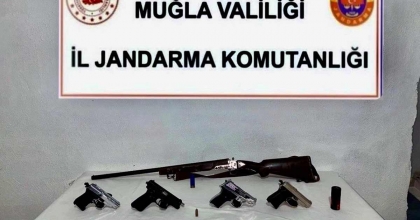 MENTEŞE’DE RUHSATSIZ KURUSIKI TABANCALAR ELE GEÇİRİLDİ