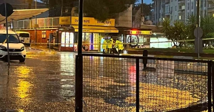 MEYDANDAKİ ŞÜPHELİ VALİZ EKİPLERİ ALARMA GEÇİRDİ