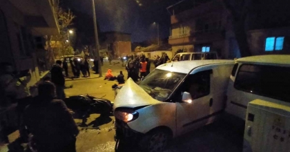 TİCARİ ARAÇ, PARK HALİNDEKİ ARAÇLARA ÇARPTI: 9 YARALI