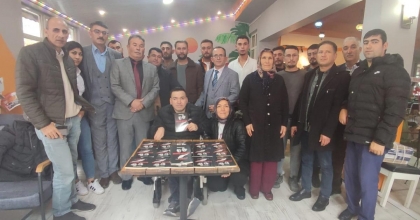 ÖZEL ŞAİR İMZA GÜNÜNDE OKURLARIYLA BULUŞTU 