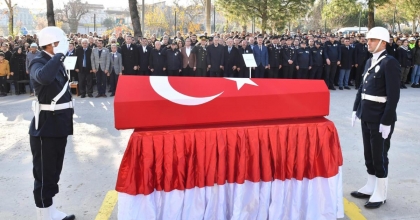 POLİS MEMURU TÖRENLE UĞURLANDI