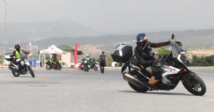 SÜRÜCÜ KURSLARI TELEFON YAĞMURUNA TUTULDU