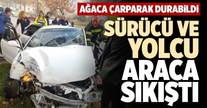 SÜRÜCÜ VE YOLCU ARACA SIKIŞTI