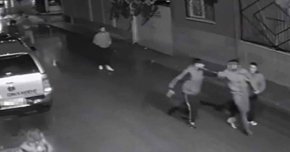 SARKINTILIK İDDİASIYLA 5 KİŞİ SALDIRIP BIÇAKLA AĞIR YARALADILAR