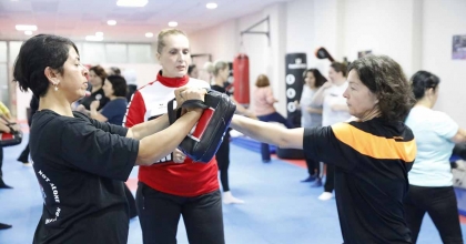 SEFERİHİSAR'DA KADINLARA SAVUNMA EĞİTİMİ