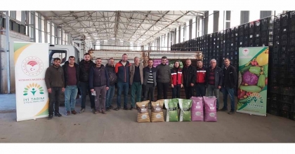 SİMAV’DA 11 DOMATES ÜRETİCİSİNE 3 TON GÜBRE DESTEĞİ