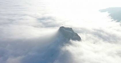 SİS ALTINDAKİ KARAHİSAR KALESİ KARTPOSTALLIK GÖRÜNTÜLER OLUŞTURDU