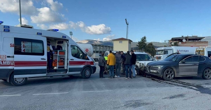 SÖKE'DE TRAFİK KAZASI: 3 YARALI