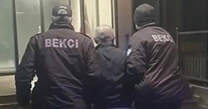 ŞÜPHE ÜZERİNE DURDURULAN KİŞİ, 50 YIL HAPİS CEZASIYLA ARANIYORMUŞ