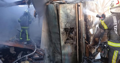 TEK KATLI EV KÜLE DÖNDÜ