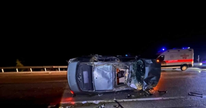 TAKLA ATAN OTOMOBİLDE 1 KİŞİ YAŞAMINI YİTİRDİ!