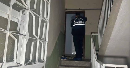 TARTIŞTIĞI KOCASINI BIÇAKLA AĞIR YARALADI