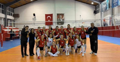 TURGUTLU BELEDİYESPOR’UN KADIN TAKIMLARI DOLUDİZGİN