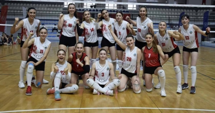 TURGUTLU KADIN VOLEYBOL TAKIMI RAKİBİNE GEÇİT VERMEDİ
