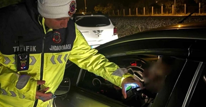 UYUŞTURUCU ETKİSİ İLE ARAÇ KULLANIRKEN YAKALANDI