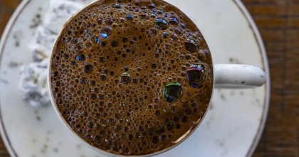 YAĞ YAKIYOR VE CİLDİ GÜZELLEŞTİRİYOR