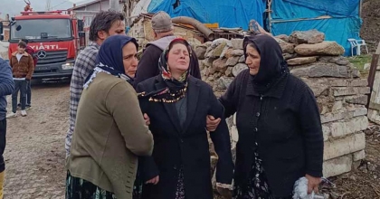 YANGIN SONRASI 4 ÇOCUKLU AİLE EVSİZ KALDI