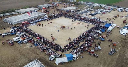 YENİPAZAR’DA DEVE GÜREŞİ ŞENLİKLERİ YAPILDI