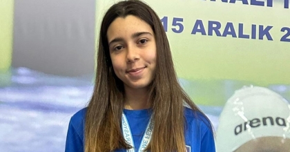 YUNUSEMRELİ YÜZÜCÜ ELİF AŞANLI'DAN GÜMÜŞ MADALYA