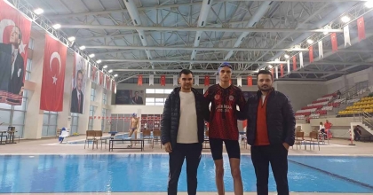 YÜZME HAVUZU BULUNMAYAN HİSARCIK’TAN ŞAMPİYON ÇIKTI