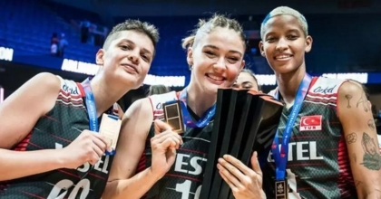 ZEHRA VE EBRAR EN ZENGİN VOLEYBOLCULAR LİSTESİNDE
