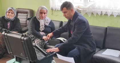 14 YAŞLI VATANDAŞIN KİMLİK YENİLEMESİ ADRESİNDE YAPILDI