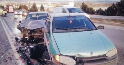 AFYONKARAHİSAR’DA ZİNCİRLERİME TRAFİK KAZASI 8 YARALI