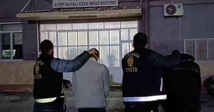 ANNESİNİ ÖLDÜREN GENÇ VE ONA YARDIM EDEN ŞAHIS TUTUKLANDI