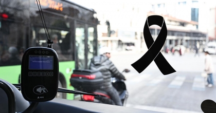 BELEDİYE OTOBÜSLERİNE SİYAH KURDELE TAKILDI