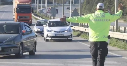 BİR HAFTADA 474 BİN 456 SÜRÜCÜYE İŞLEM YAPILDI