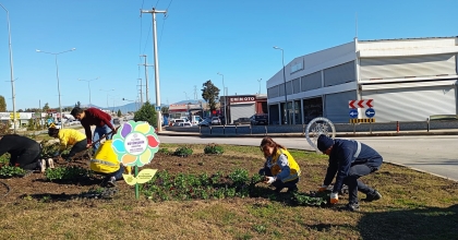 BAŞKAN ÇERÇİOĞLU DİDİM’İ RENGARENK ÇİÇEKLER İLE SÜSLÜYOR