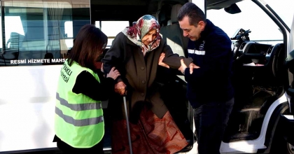BAYRAKLI BELEDİYESİ ‘YAŞLI DESTEK HATTI’ KURDU