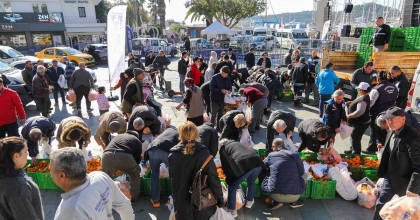 BODRUM'DA 10 TON MANDALİNA DAĞITILDI