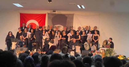 ÇEŞİTLİ MESLEK GRUPLARINDAN OLUŞAN KORO BÜYÜLEDİ