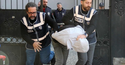 ÇOCUĞUNUN BOĞAZINA BIÇAK DAYAYAN CANİ BABAYA 6,5 YIL HAPİS TALEBİ