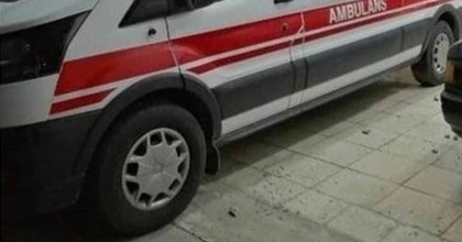 ELEKTRİK DİREĞİNE ÇARPIP TAKLA ATAN OTOMOBİL SÜRÜCÜSÜ YARALANDI