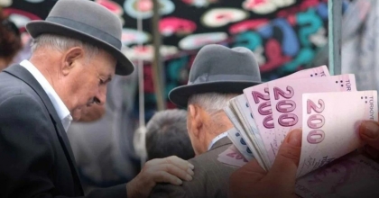 EN DÜŞÜK EMEKLİ MAAŞI MECLİSTEN GEÇTİ