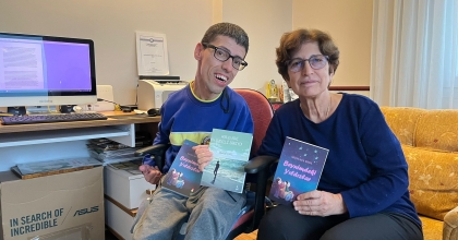 ELLERİNİ KULLANAMAYAN EROL, BURNUYLA 328 SAYFALIK KİTAP YAZDI