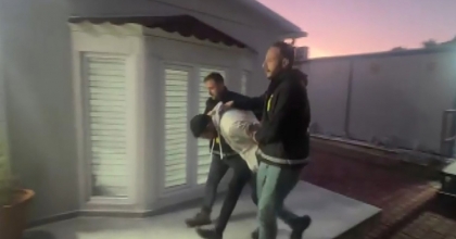 UYGUNSUZ HAREKETLER YAPAN SAPIK KOMŞU GÖZALTINDA