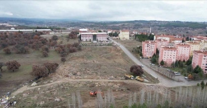 GEDİZ'DE TOKİ 5. ETAP PROJESİ İÇİN İLK KAZMA VURULDU