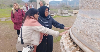 GÖRME ENGELLİLER TARİHİ DOKUNARAK KEŞFETTİ