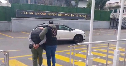 GÖZLÜK HIRSIZI YAKALANDI