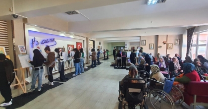 HUZUREVİ SAKİNLERİ İÇİN RESİM YAPTILAR