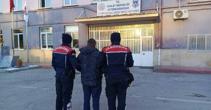 HAPİS CEZALARIYLA ARANAN 2 KİŞİYİ JANDARMA YAKALADI